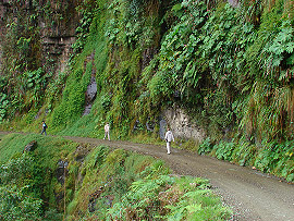 dnes u� tudy jezd&iacute; p�edev&scaron;&iacute;m turist&eacute;