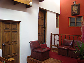 chodba p�ed na��m pokojem v hotelu v Cuzcu